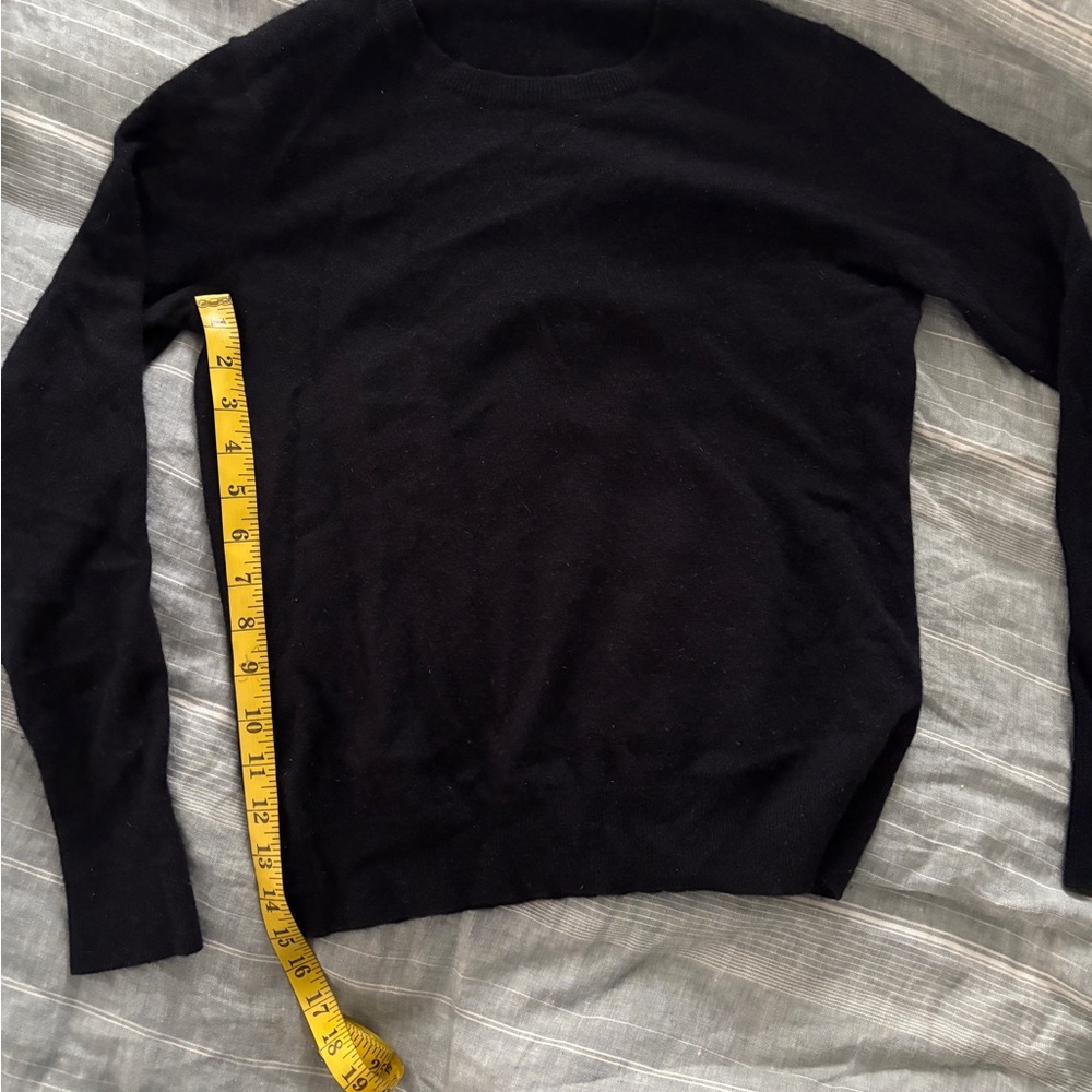 Everlane Women's Navy Cashmere Crew Neck Sweater - Picture 6 of 6